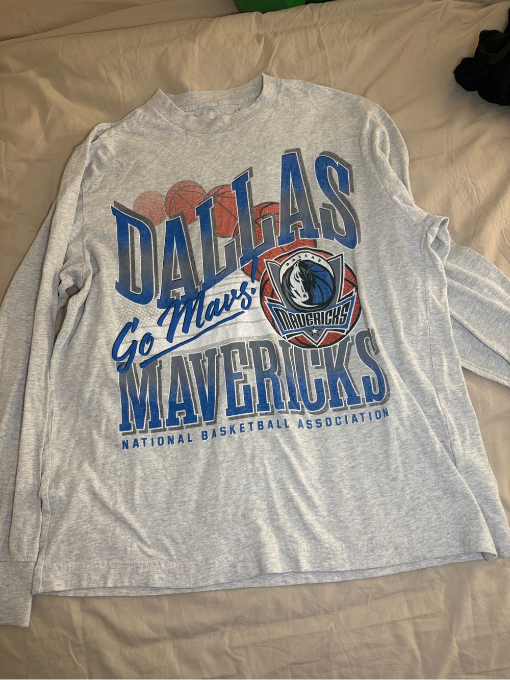 Abercrombie & Fitch Grey Dallas Mavericks Graphic Crewneck